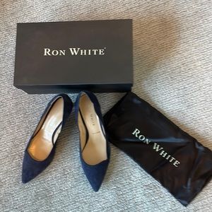 Ron White navy sued pumps - new - size 36 - equates to size 6 American
